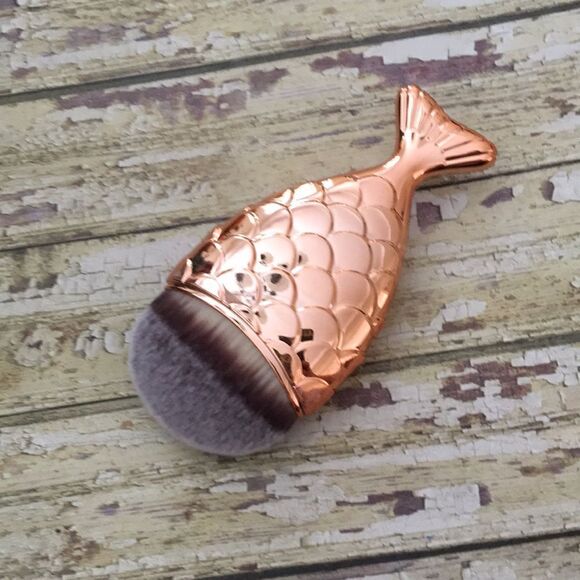🆕🎉HP 🎉Rose Gold Mermaid Makeup Brush 🧜‍♀️ - Picture 1 of 3